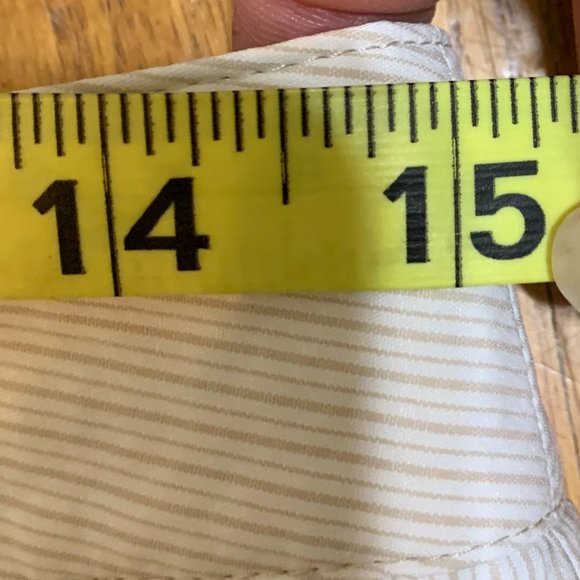 Ladies UnderArmour shorts sz 4 - Picture 7 of 8